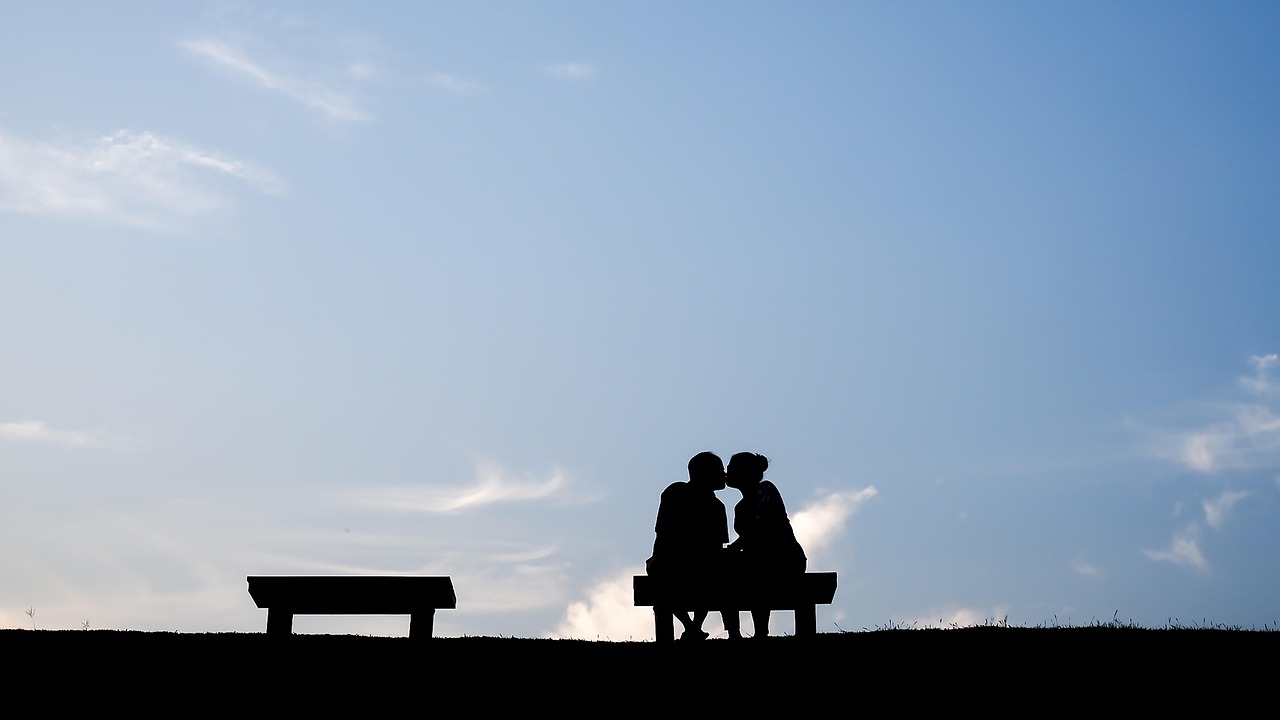 The 36 questions that can spark a real connection: try it on your next date!